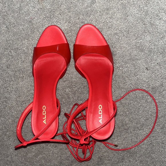 red heel tie and adjustable straps - Picture 8 of 8